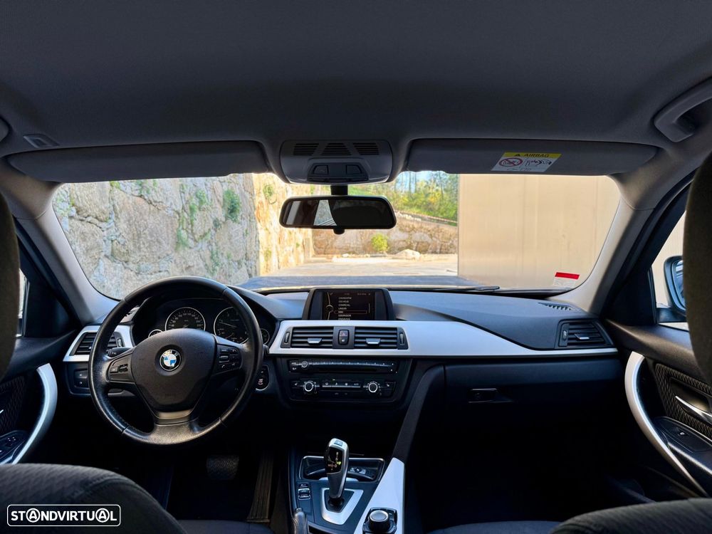 BMW 318 d Touring Auto - 32
