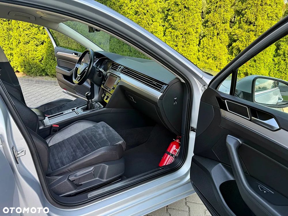 Volkswagen Passat Variant 2.0 TDI (BlueMotion Technology) Highline - 19