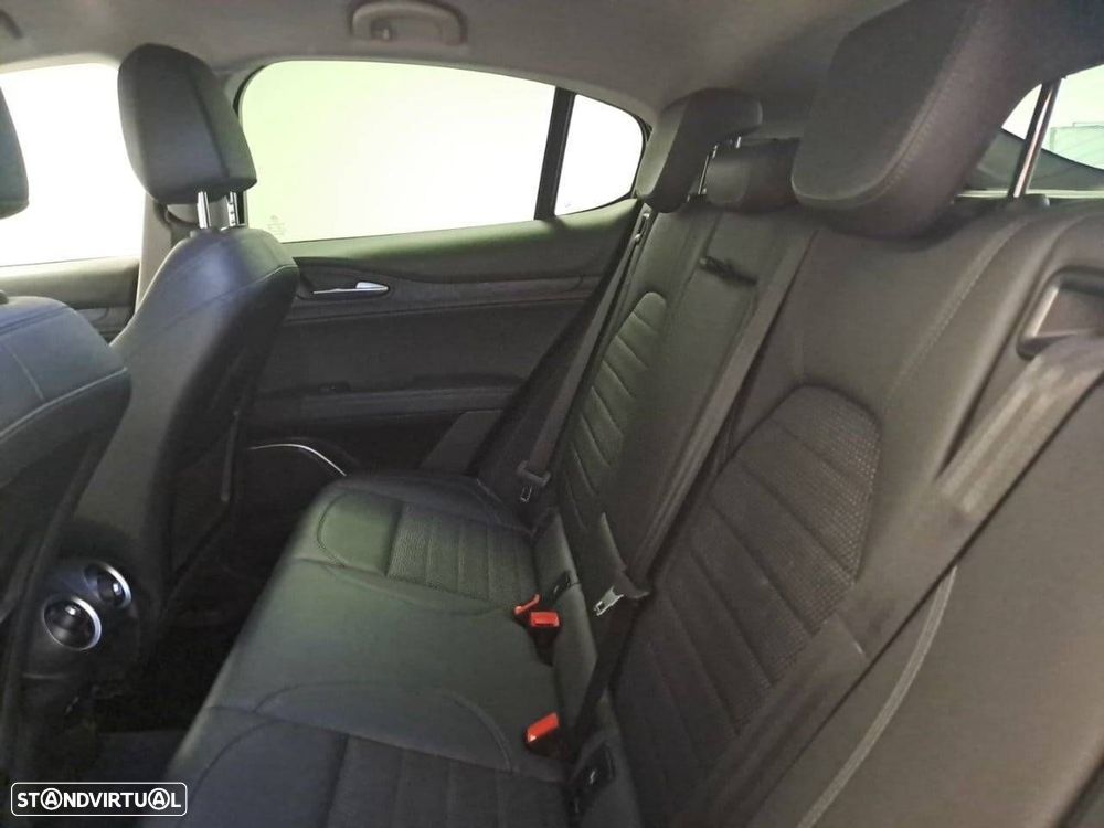 Alfa Romeo Stelvio 2.2 D B-Tech AT8 Q4 - 9