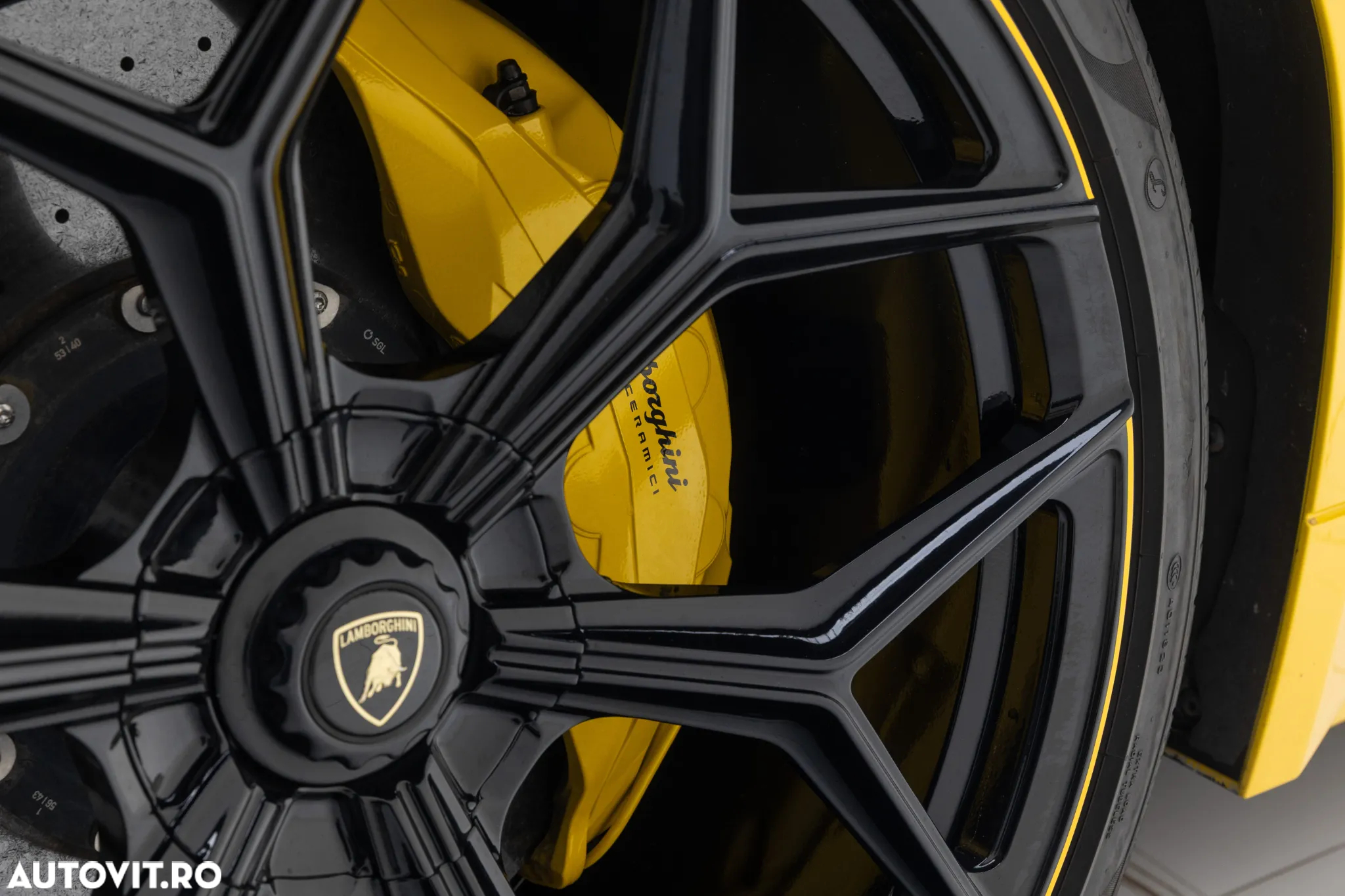 Lamborghini URUS - 13