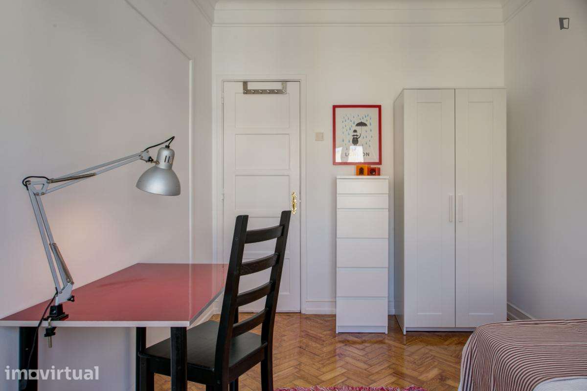 Quarto - localizado em São Sebastião Lisbon - Grande imagem: 3/16
