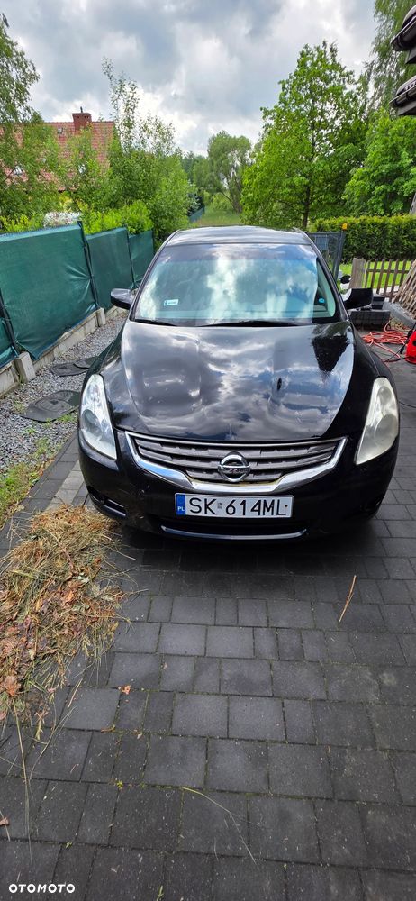 Nissan Altima - 2