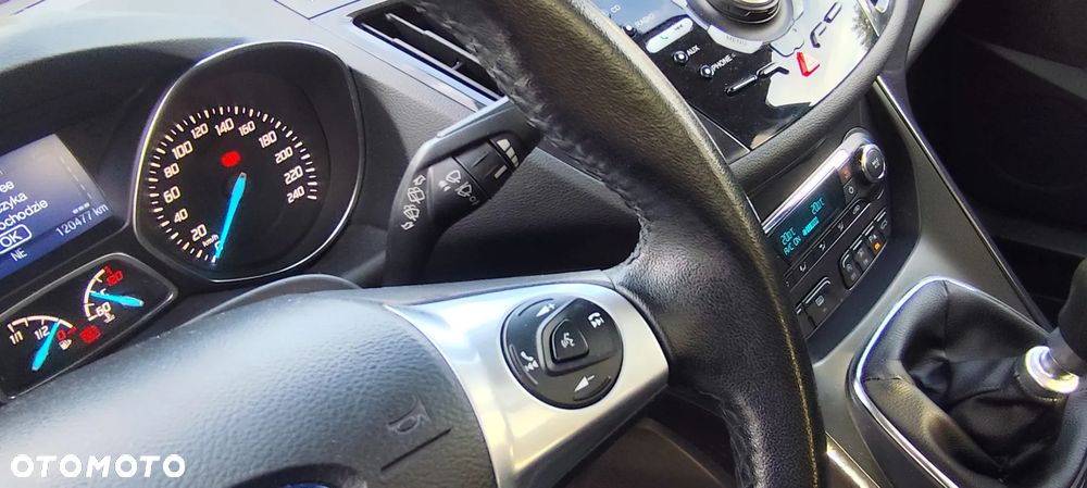 Ford Kuga 1.6 EcoBoost 2x4 Titanium - 26