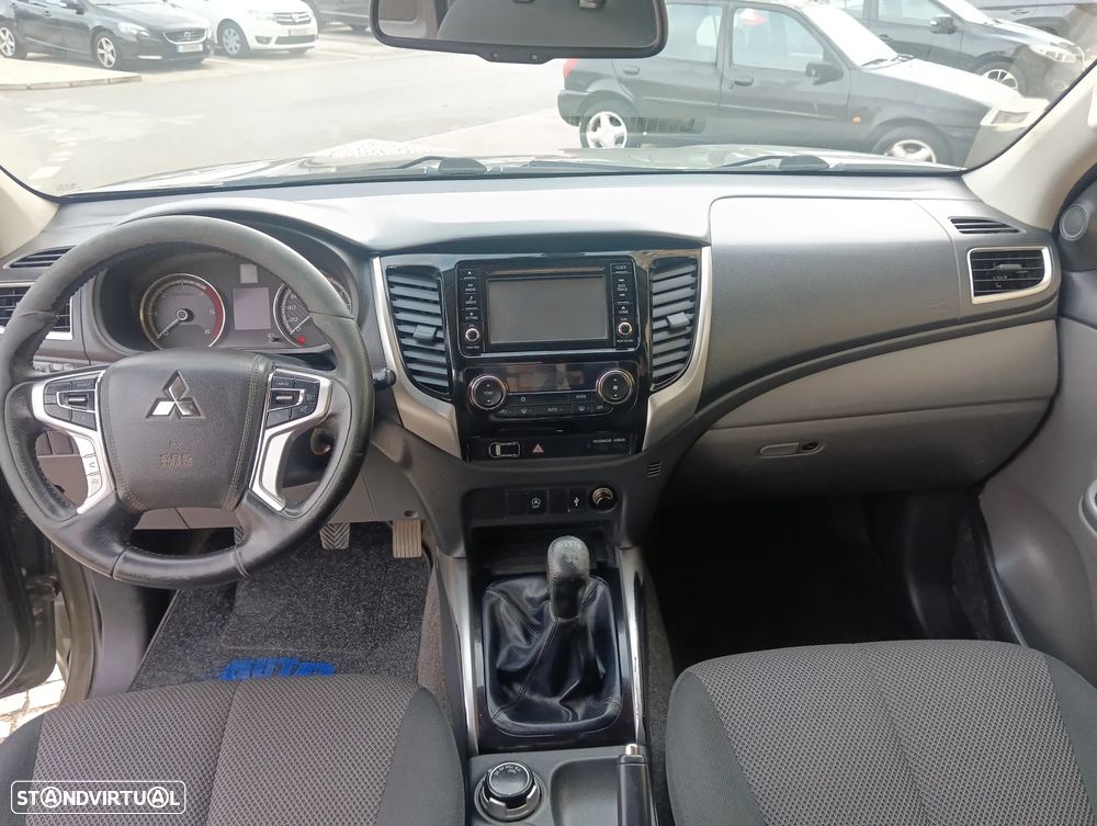 Mitsubishi L200 2.4 DI-D CD Instyle Strakar 4WD - 7