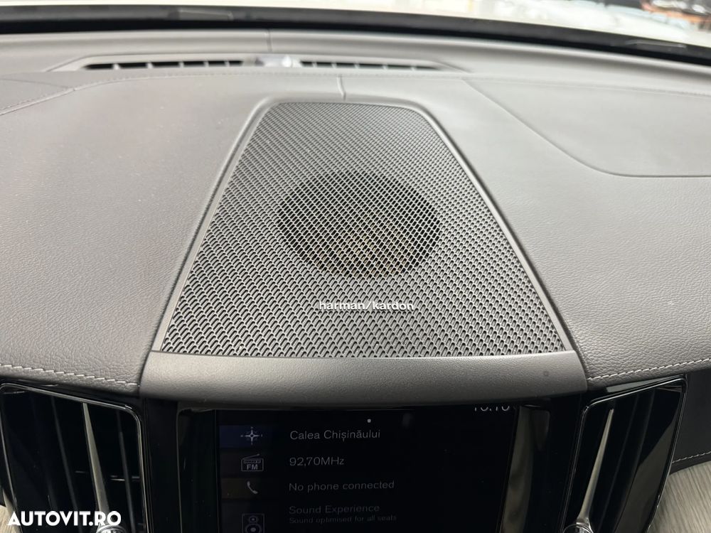 Volvo XC 60 T6 AWD Recharge Geartronic Inscription - 11