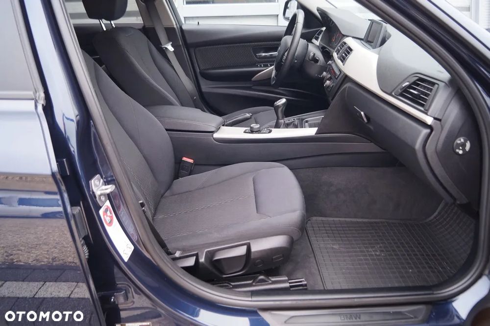 BMW Seria 3 318d DPF Edition Exclusive - 26