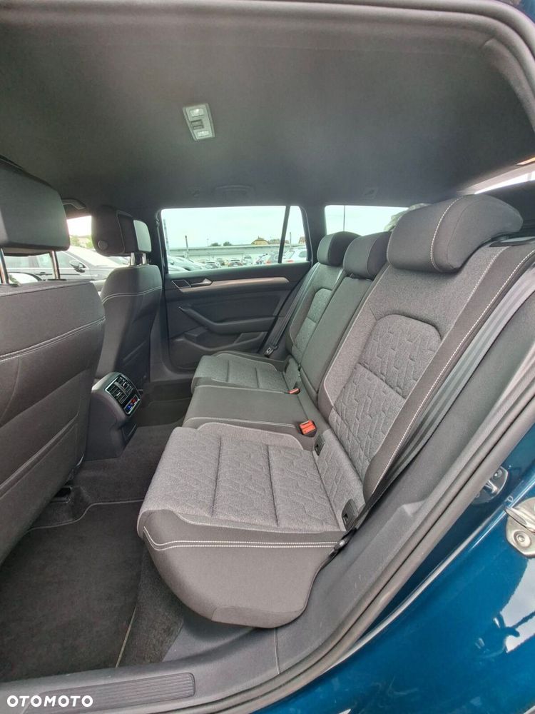 Volkswagen Passat - 13