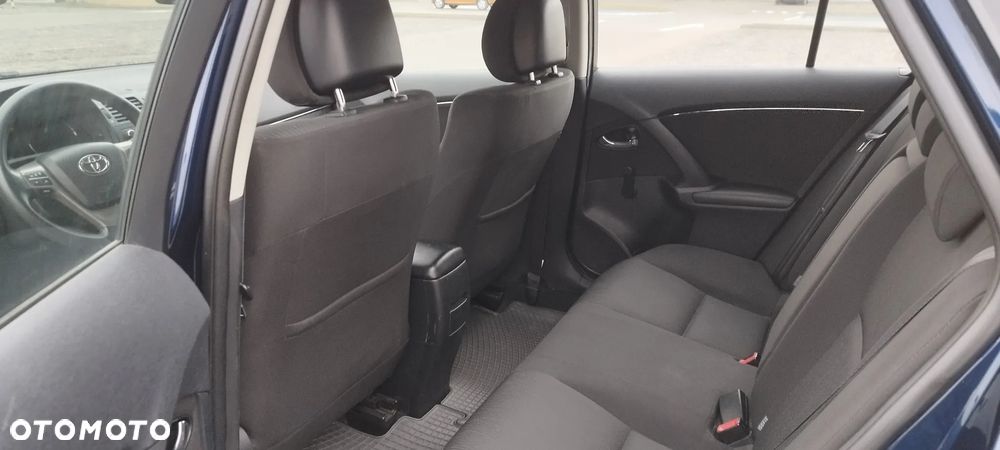 Toyota Avensis 2.0 D-4D 2010 - 11