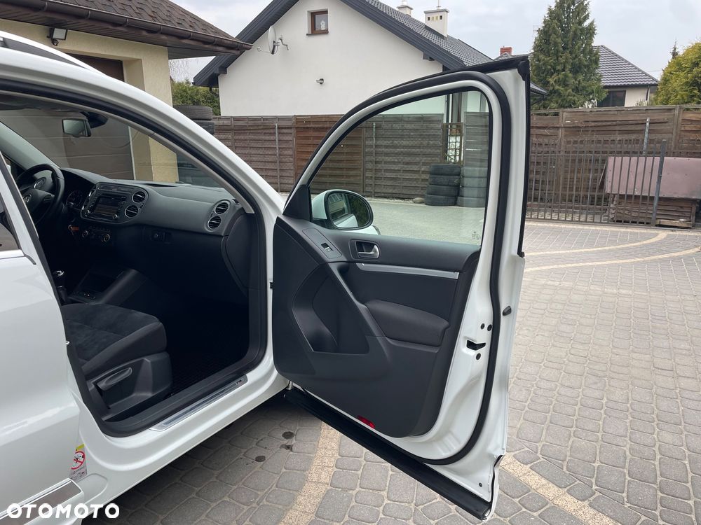 Volkswagen Tiguan 2.0 TDI 4Mot Perfectline R-Style - 32