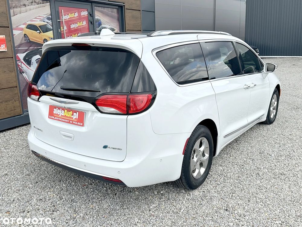 Chrysler Pacifica - 4