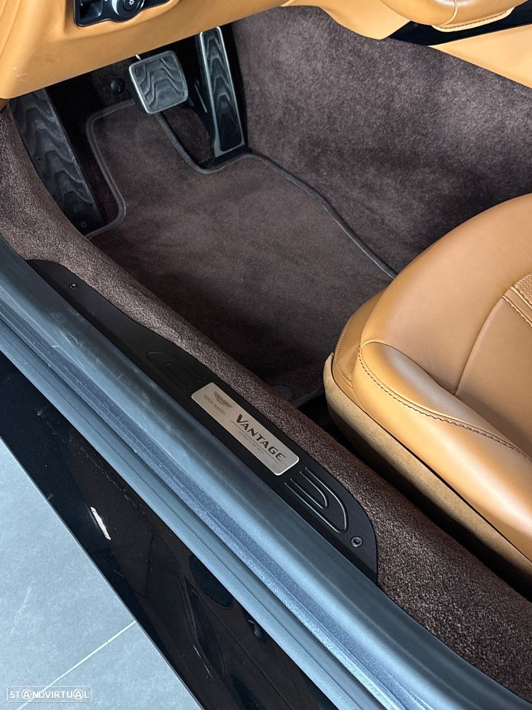 Aston Martin Vantage Roadster V8 - 35