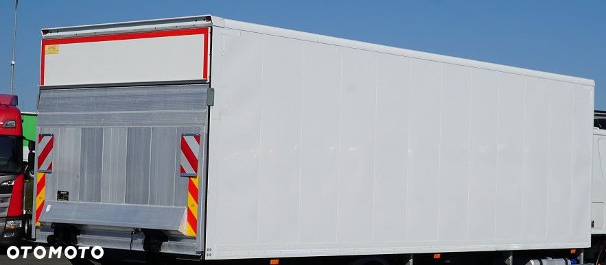 Iveco ZABUDOWA /  KONTENER + WINDA  / DŁ. 7,2 M - 2