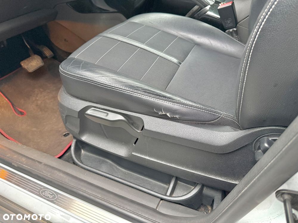 Ford Kuga 2.0 TDCi 4x4 Titanium - 24