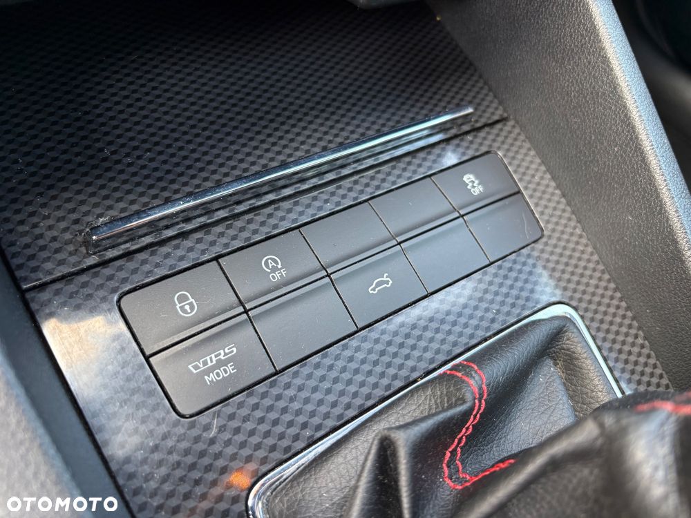 Skoda Octavia 2.0 TSI RS - 28