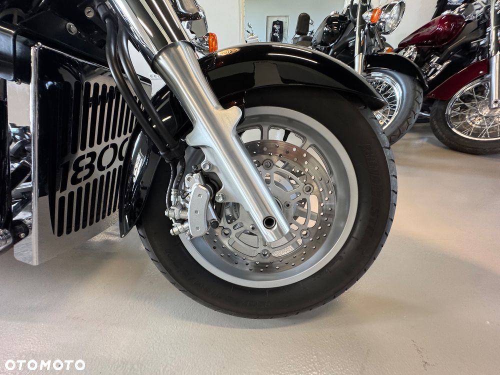 Suzuki Intruder - 7
