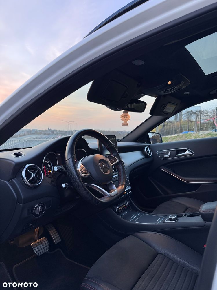 Mercedes-Benz GLA 220 4-Matic AMG Line - 11