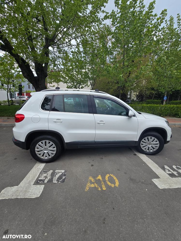 Volkswagen Tiguan - 1