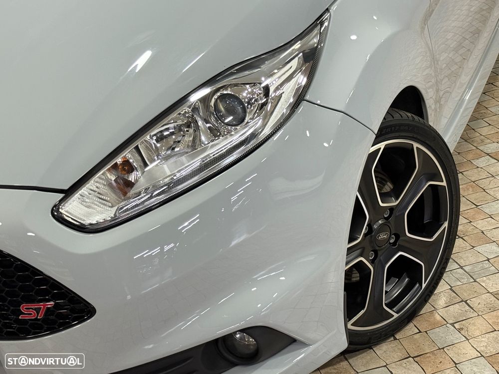 Ford Fiesta 1.6 EcoBoost ST200 - 12