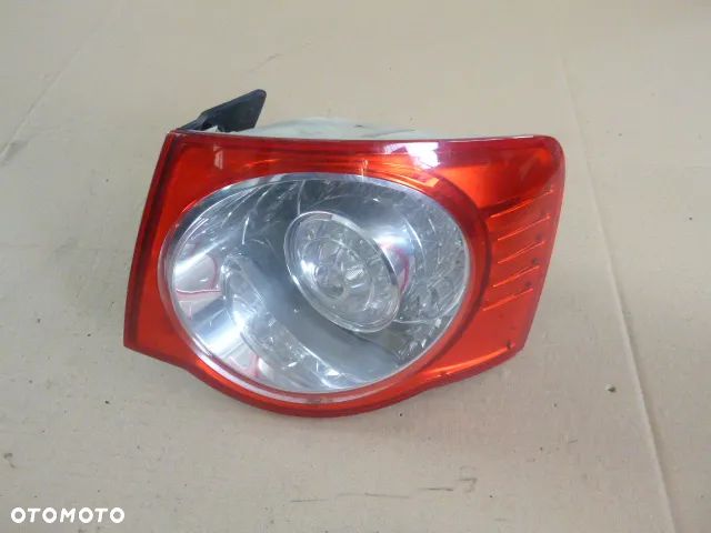 LAMPA PRAWY TYŁ PRAWA TYLNA VOLKSWAGEN JETTA V 05-10 - 2