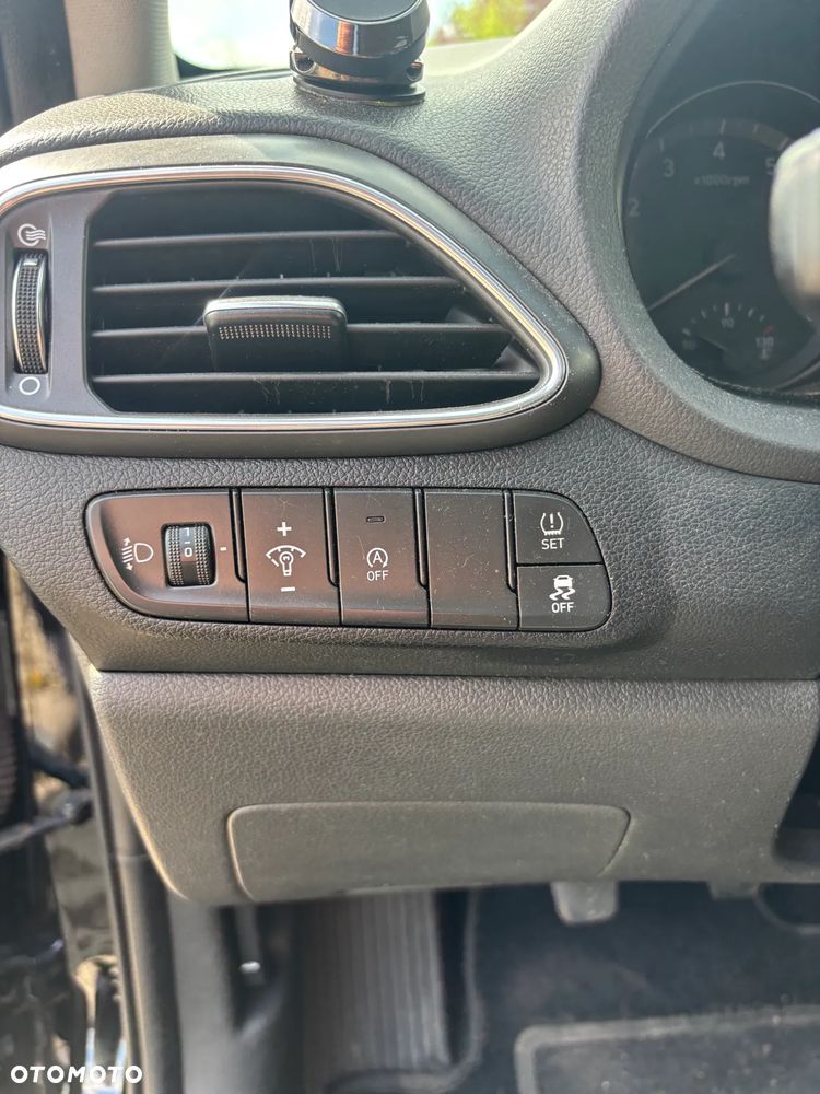 Hyundai i30 1.5 DPI Classic + - 22