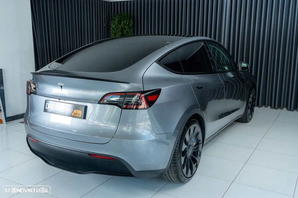 Tesla Model Y Performance Dual Motor AWD - 8