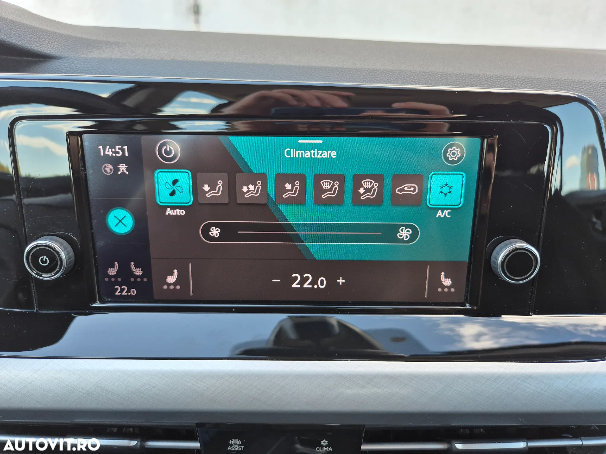 Volkswagen Golf 1.0 eTSI DSG MHEV Life - 28