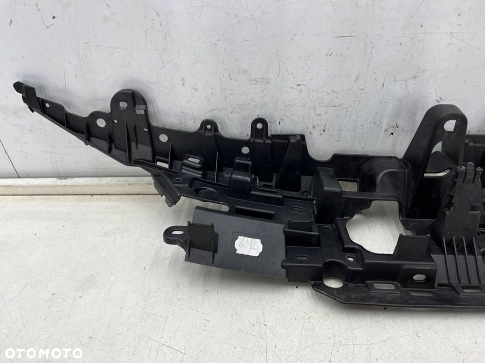 Pas przedni Toyota Corolla E21 XII 18r.- ślizg środkowe mocowanie górne atrapy zderzaka 53114-02530 - 4