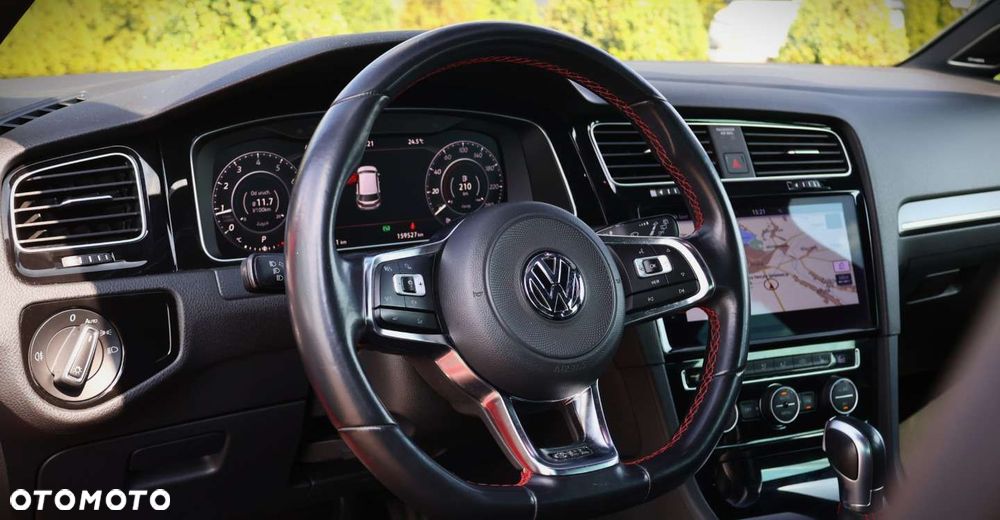 Volkswagen Golf - 12