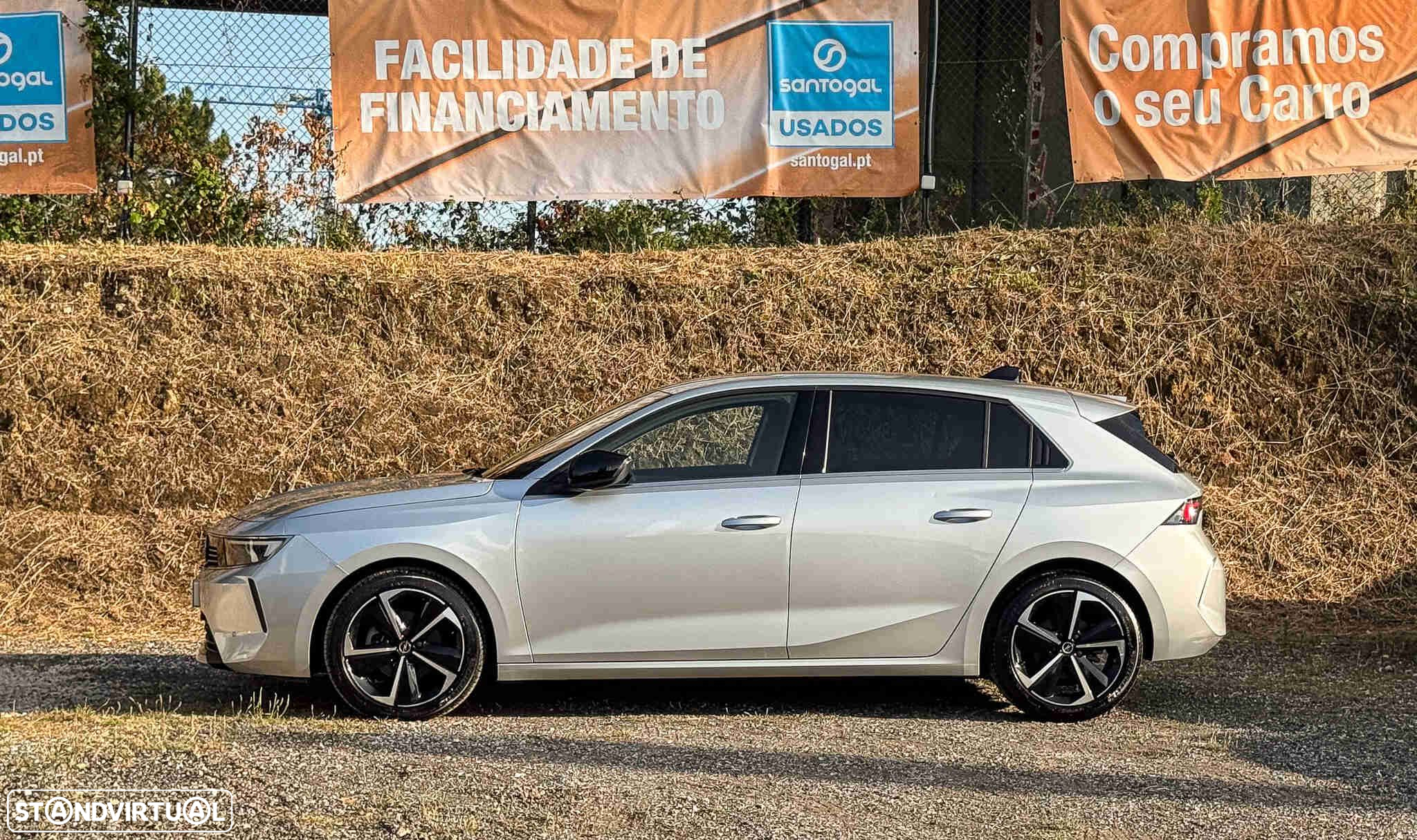 Opel Astra 1.2 T Elegance - 4