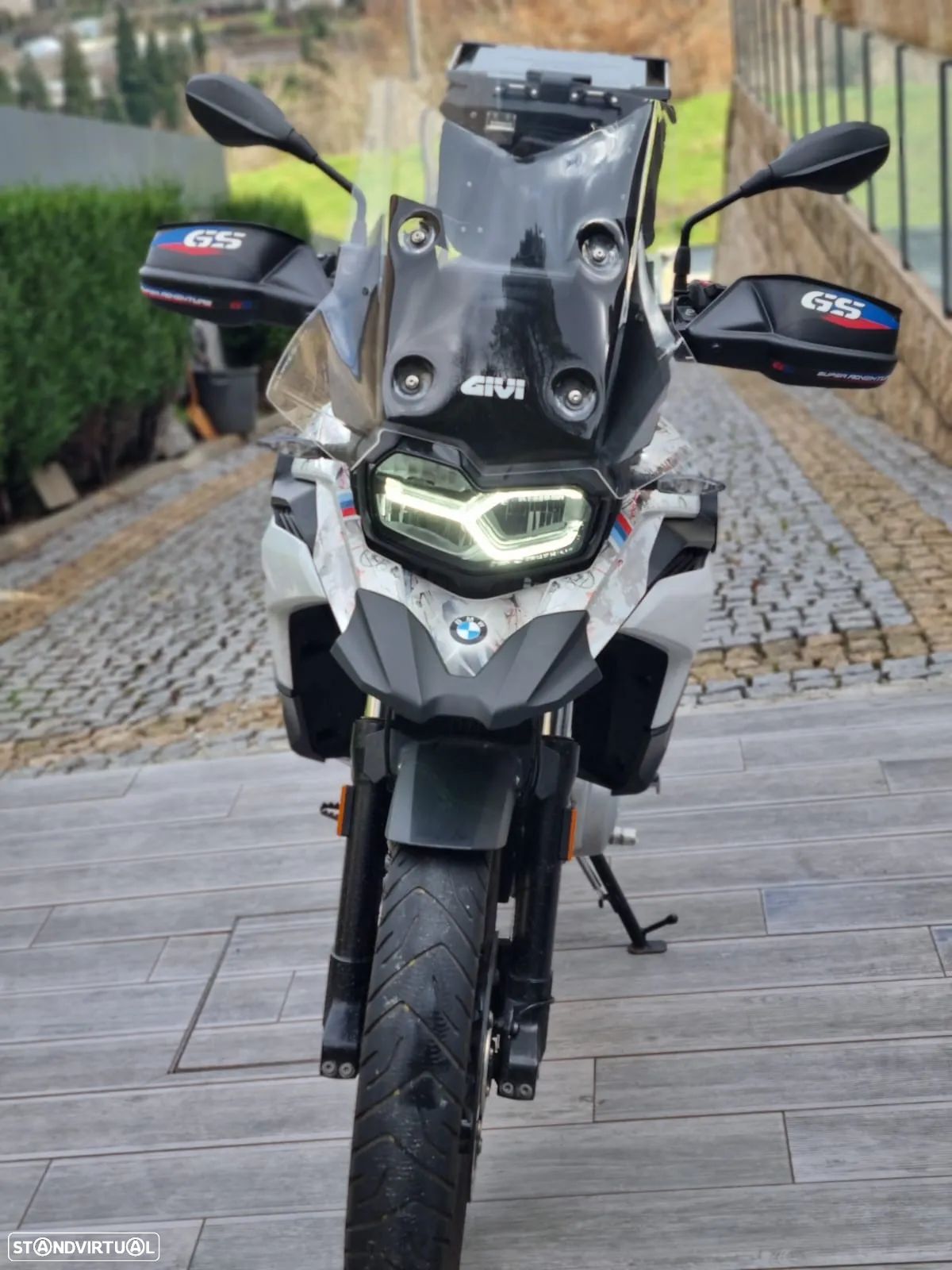 BMW F 750 GS BMW F750 GS Cilindrada: 853cc Potencia: 77cv - 1