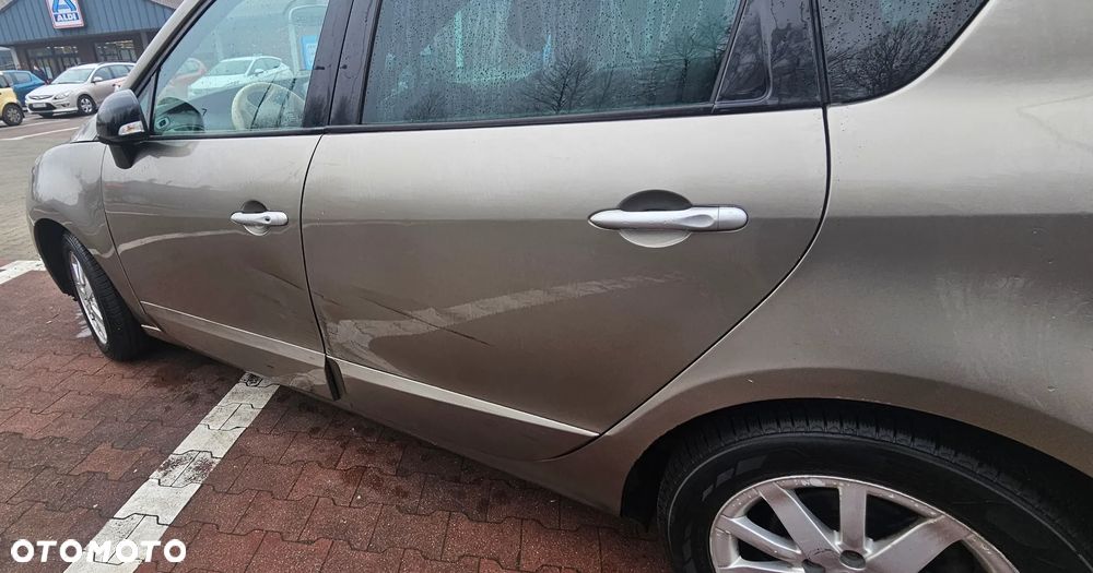 Renault Scenic 1.9 dCi Bose Edition - 6