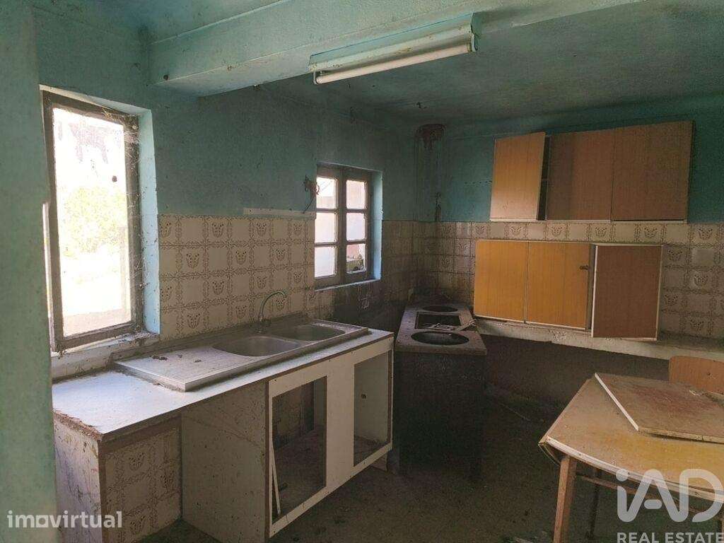 Casa / Villa T4 em Canas de Senhorim de 176,00 m2 - Grande imagem: 3/28