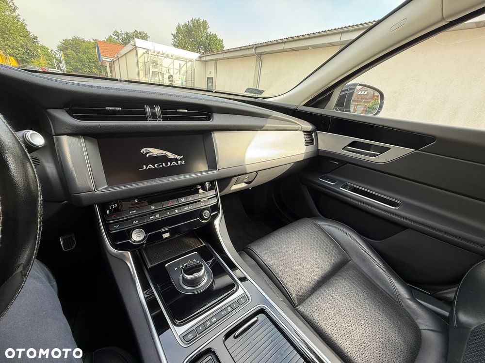 Jaguar XF 2.0 T Prestige - 18