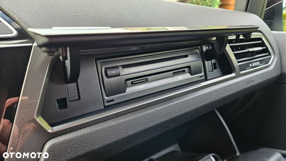 Volkswagen Touran 2.0 TDI SCR DSG IQ.DRIVE - 30