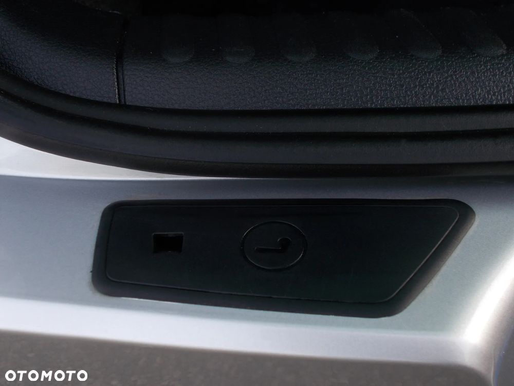 Volkswagen Tiguan 2.0 TDI Perfectline R-Style - 9