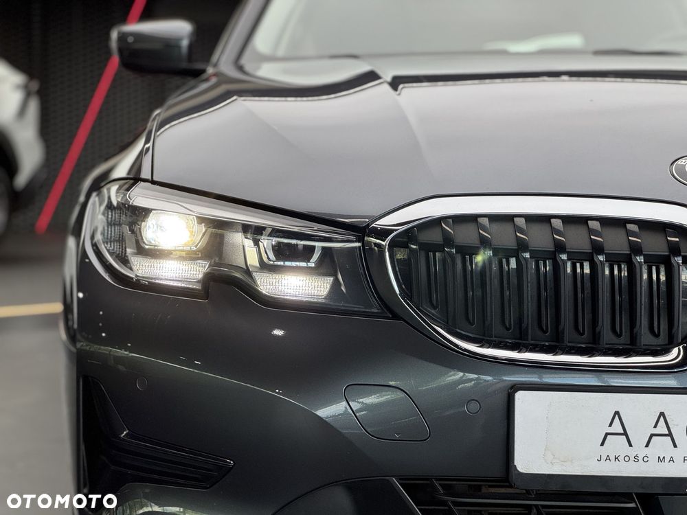 BMW Seria 3 318i - 40