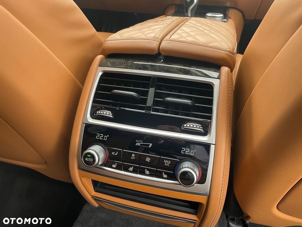 BMW Seria 7 750Li xDrive sport - 24