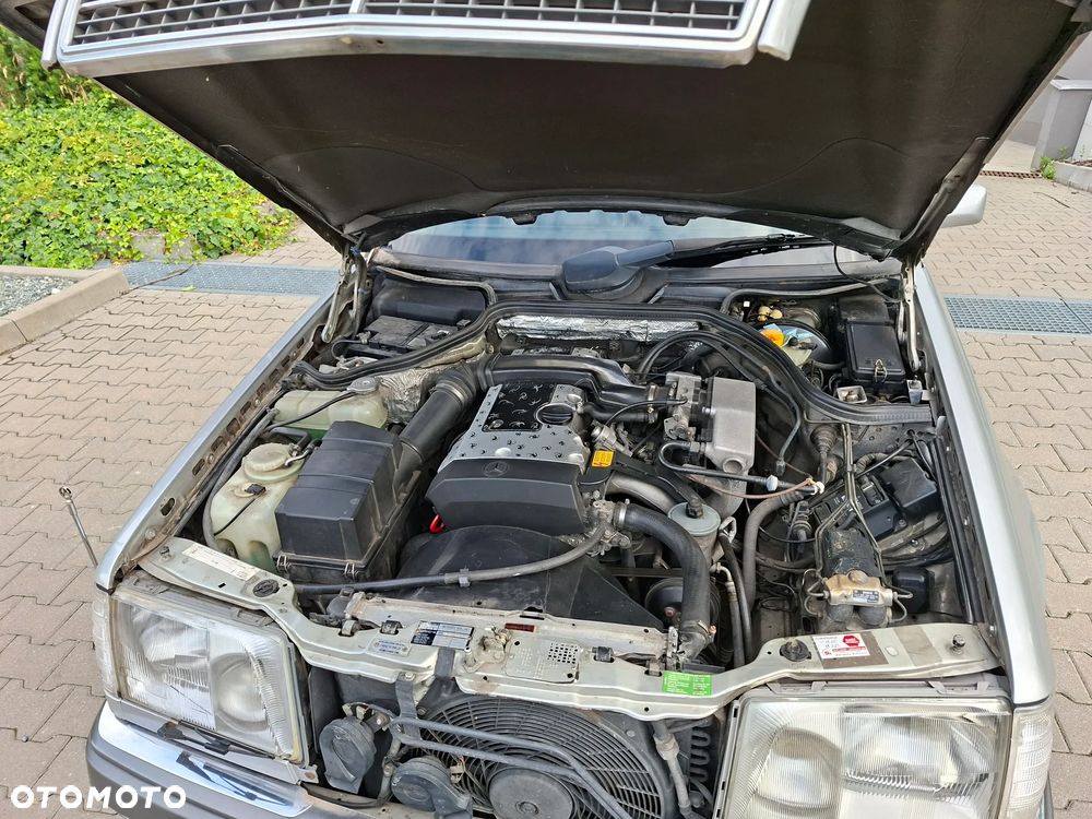 Mercedes-Benz Klasa E 200 - 22