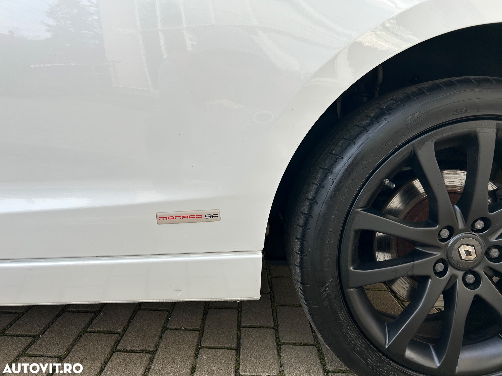 Renault Laguna Coupe dCi 175 FAP - 25