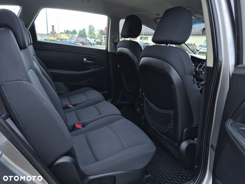 Kia Carens 1.7 CRDi L 7os - 12