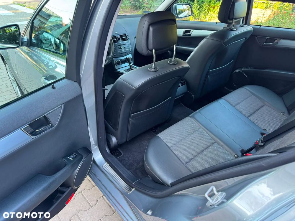 Mercedes-Benz Klasa C 320 CDI DPF 4Matic 7G-TRONIC Avantgarde - 17
