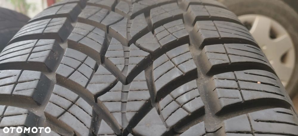 Jak nowe zimowe Voyager 215/60 R16 - 4