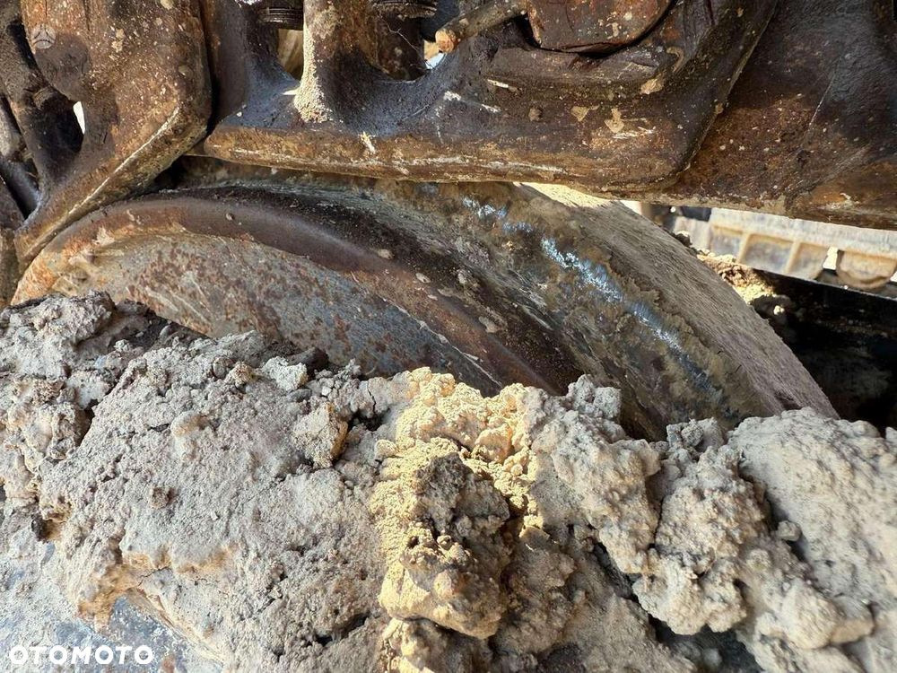 Volvo EC 240 LC - 21