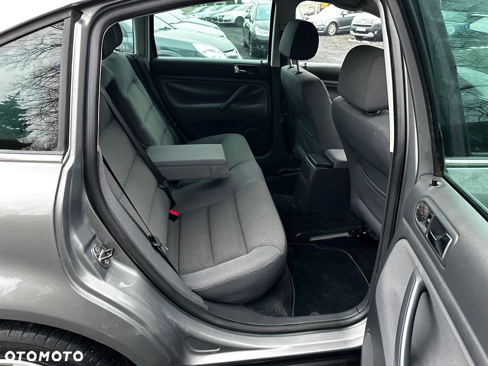 Volkswagen Passat - 22