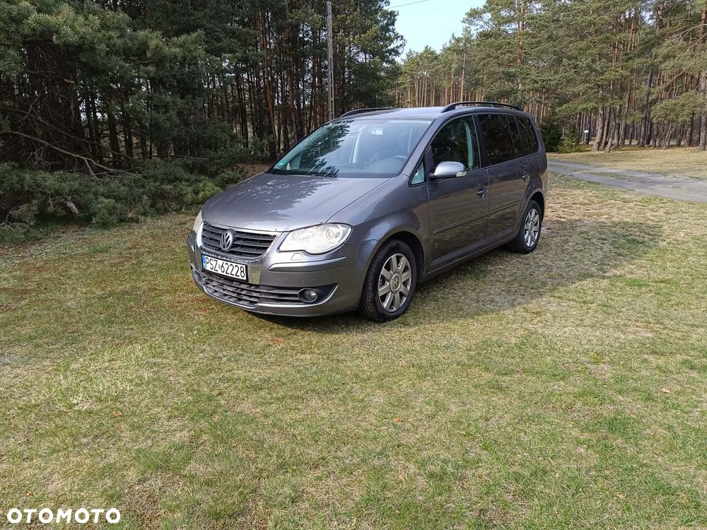 Volkswagen Touran 2.0 TDI Highline - 2