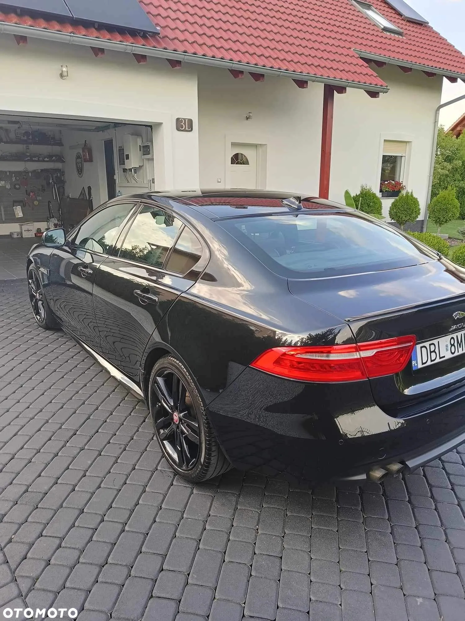 Jaguar XE 2.0 D R-Sport - 10