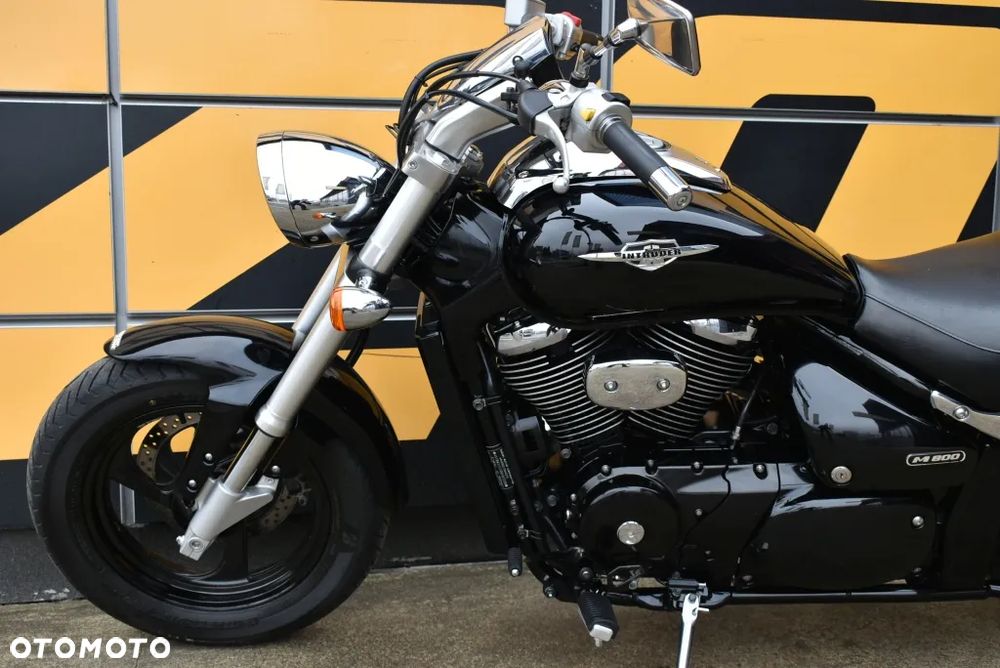 Suzuki Intruder - 10