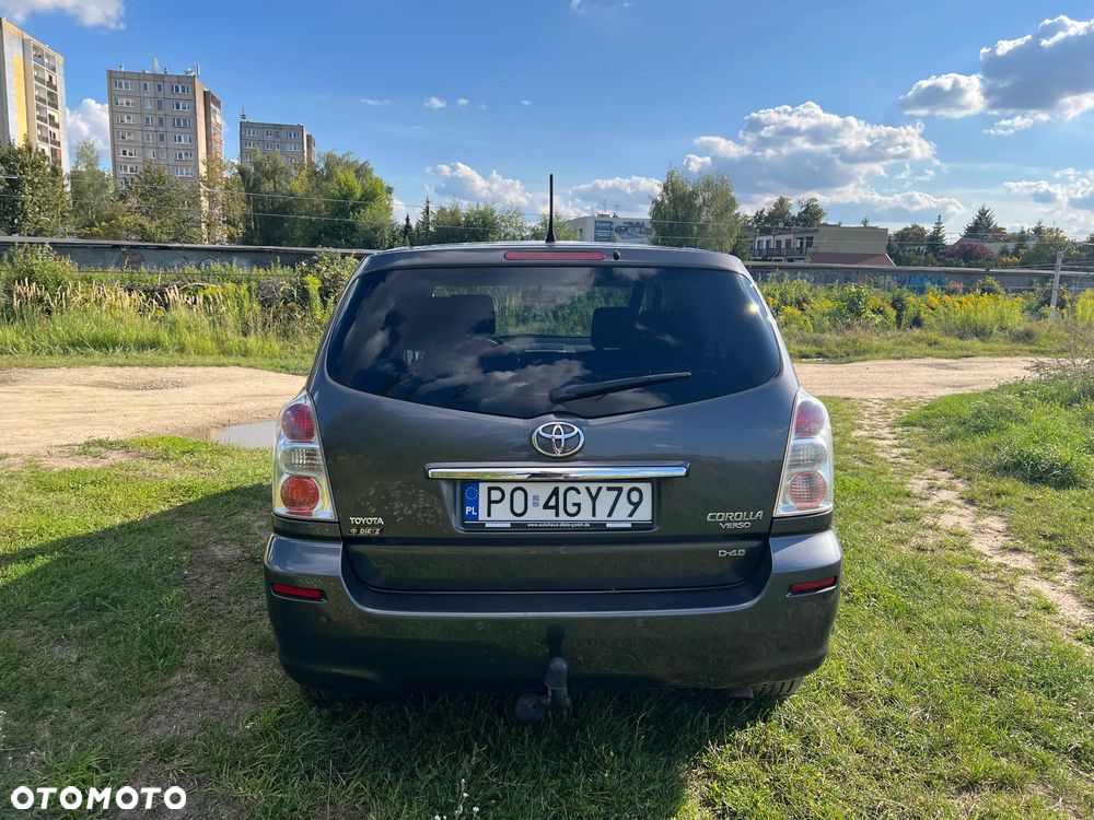 Toyota Corolla Verso 2.2 D-4D - 4