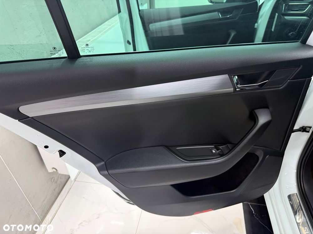 Skoda Superb 2.0 TDI DSG Premium Edition - 13