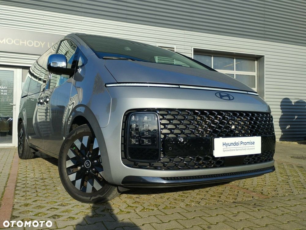 Hyundai Staria 1.6 T-GDI HEV Luxury - 16